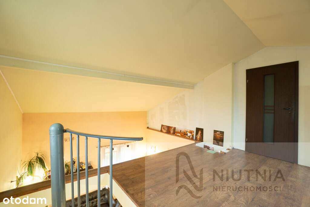 Wolnostojący dom z podwójnym garażem!-13