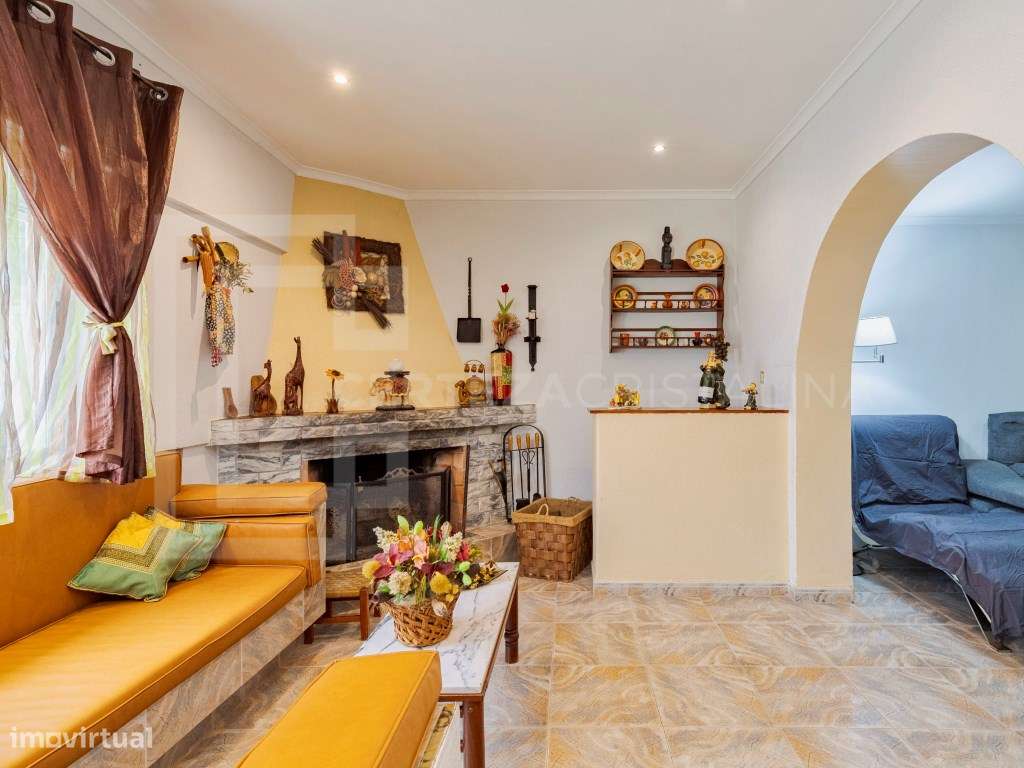 Moradia T3 com lareira, Garagem sótão e logradouro no Barreiro-7