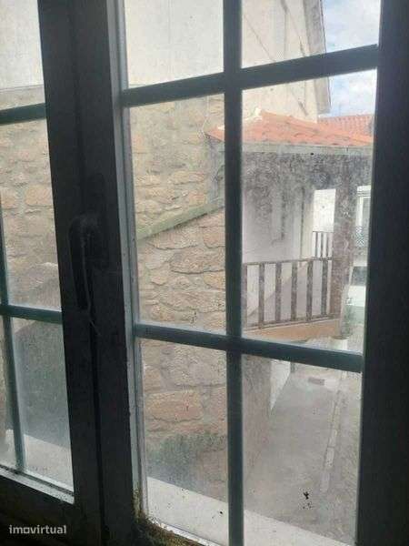 Moradia t4 interior para recuperar- toda em pedra 2 gar.,negociável - Grande imagem: 4/12