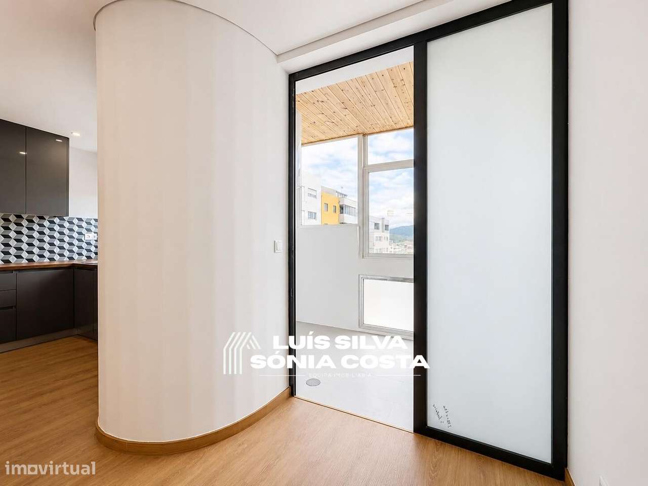 Apartamento T3 Completamente Remodelado | Elevador | Varandas |...-7