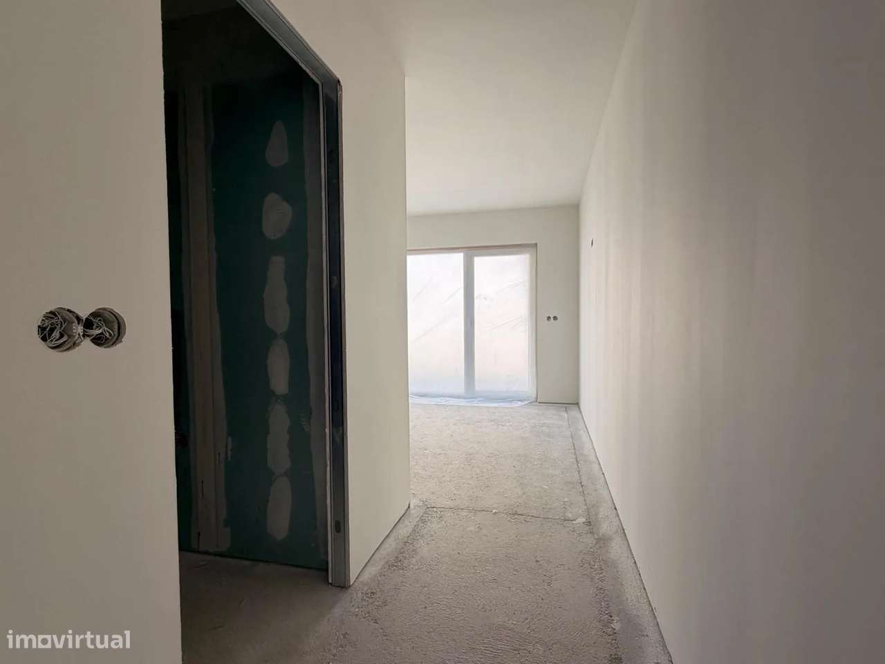 Moradia T3 de Arquitetura Moderna com Jardim e Garagem de 85 m² – Arco-15