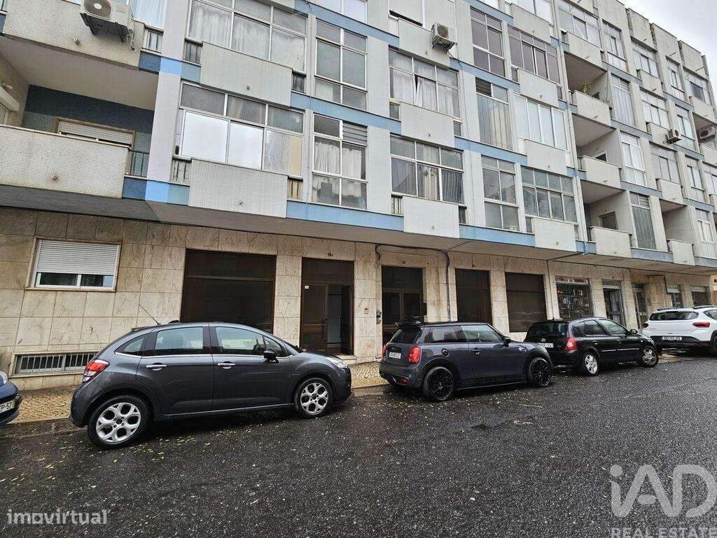 Loja / Estabelecimento Comercial T4 em Laranjeiro e Feijó de 75,00 m2 - Grande imagem: 2/11