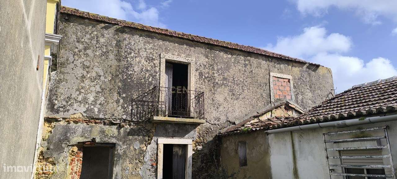 Prédio de 2 pisos e quintal, para recuperar, em Telha, a 10 min da est - Grande imagem: 5/17