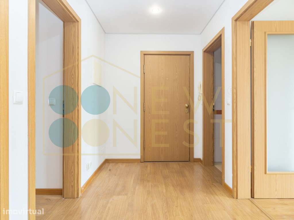 Apartamento T2 com elevador, parqueamento e arrecadação nas Manteig...-15