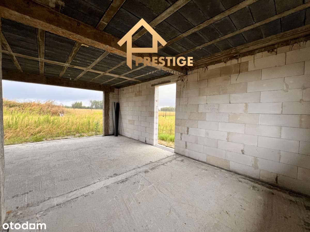 Dom w stanie surowym otwartym blisko jeziora.-4