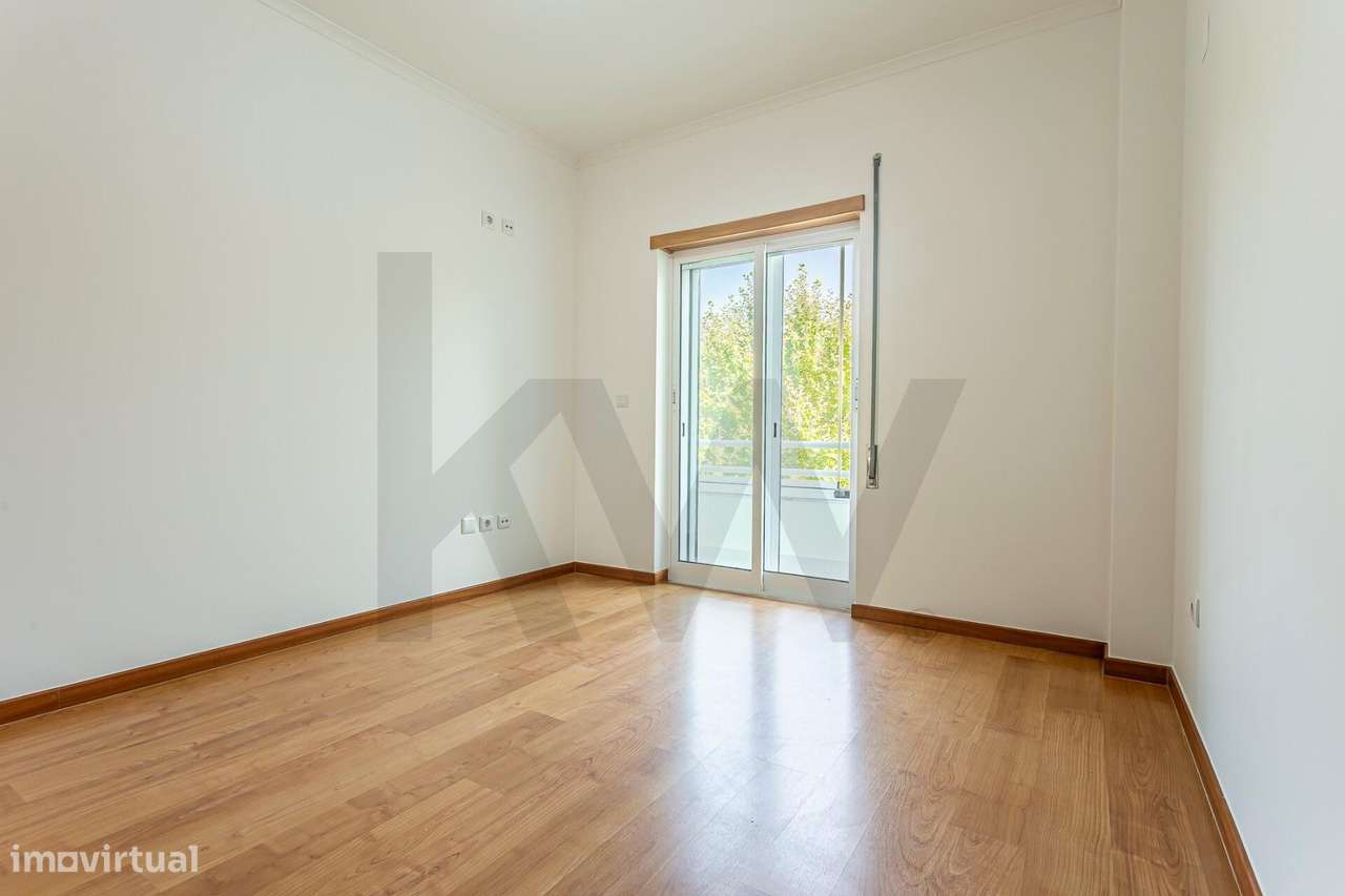 Apartamento T3 Duplex com aproveitamento superior | 5 Quartos | Garage-24
