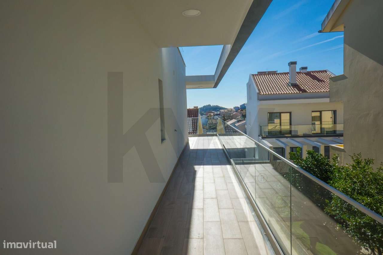 Luxo e exclusividade em Famões com vista sob Lisboa-38