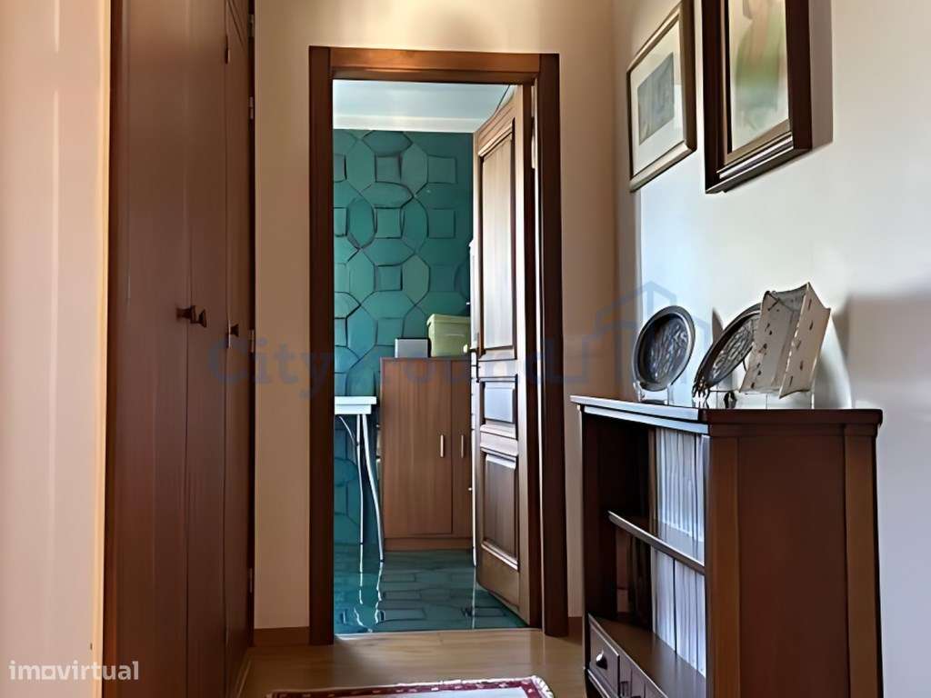 Duplex T3 com Varandas, Terraço e Vista Desafogada para o Castelo d...-24