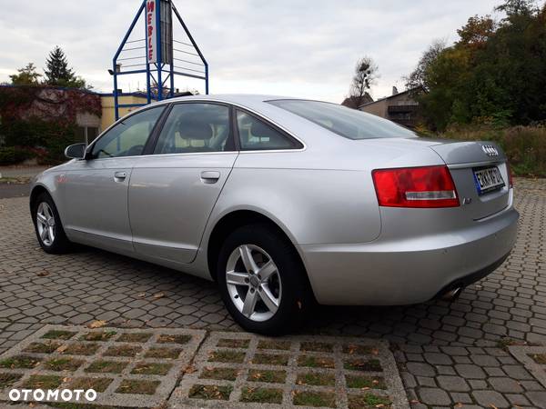 Audi A6 2.4 - 6