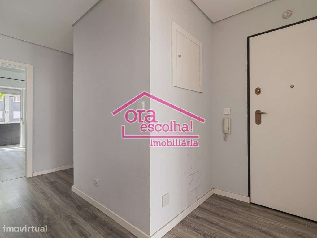Apartamento T3 com 96 m2 Remodelado na Torre da Marinha - Seixal!-5