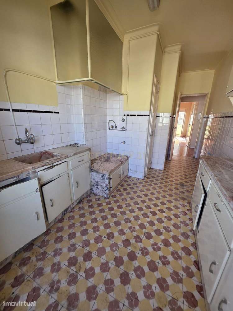 T2 PARA REMODELAR EM BENFICA - Grande imagem: 4/14