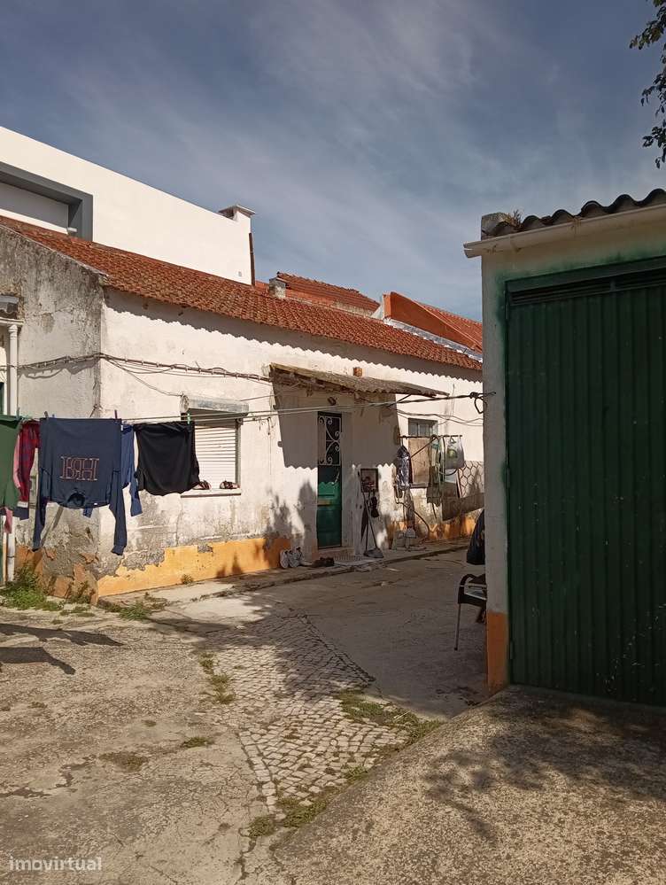 Prédios +moradias para venda Lavradio para recuperar-20