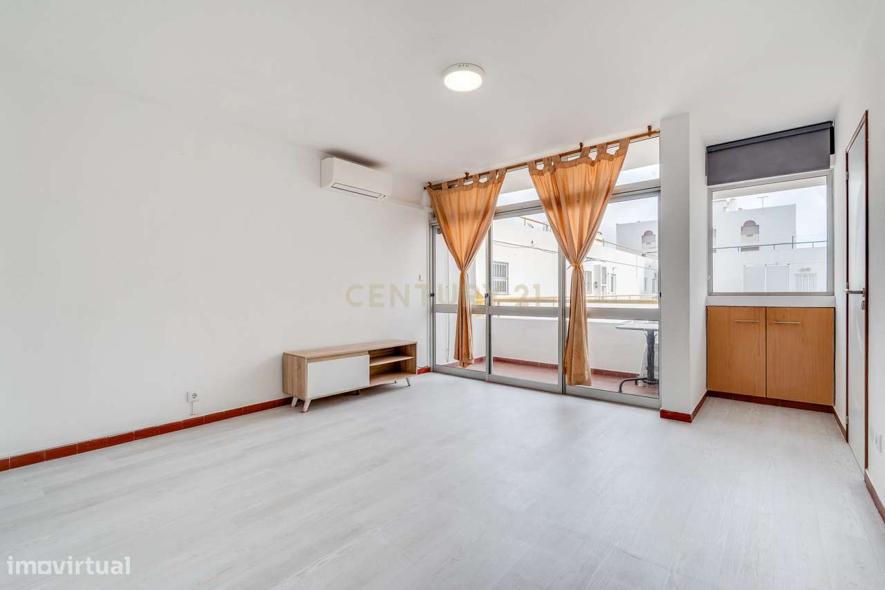 Apartamento T1 +1 em Quarteira-12