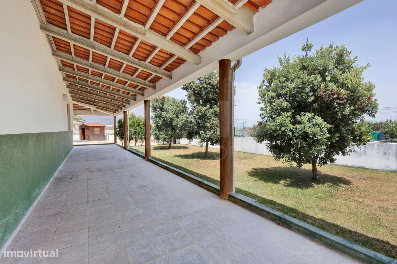 Edifício de 2 pisos em lote de 3750m2 em Peniche - Grande imagem: 5/20