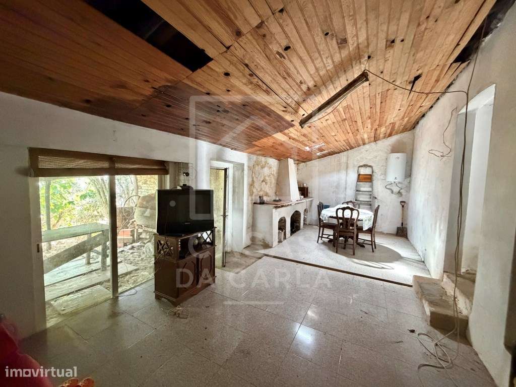 Moradia com 225m2 para remodelação em Beringel-16