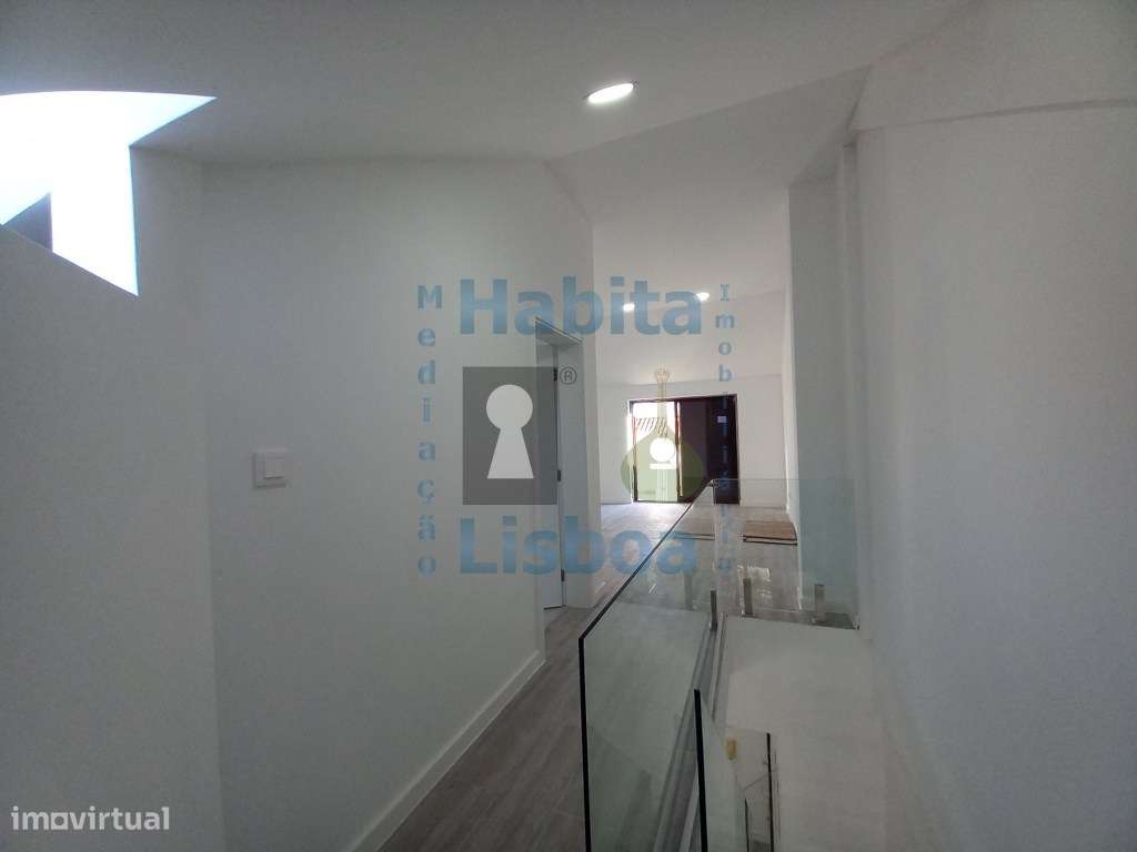 Duplex T3 Com Terraço junto à Praia Costa da Caparica-12