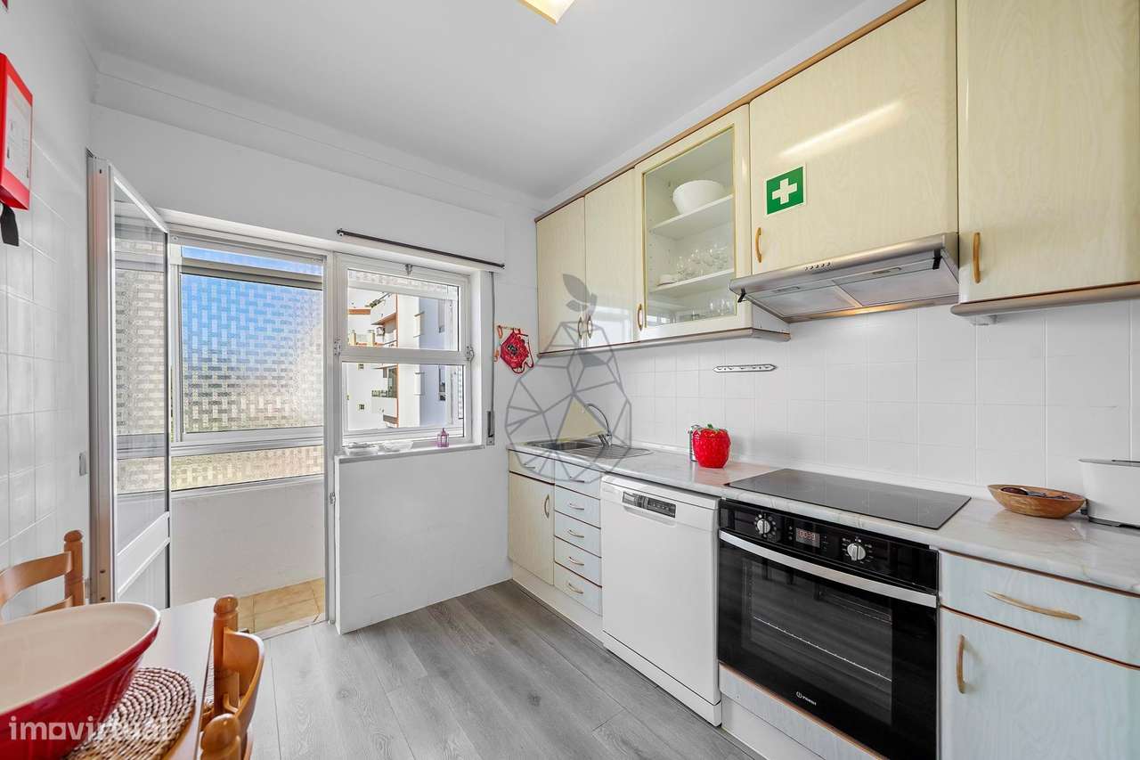 Apartamento de 2 Quartos com Vista Mar e Piscina  a 300m da Praia da R-6