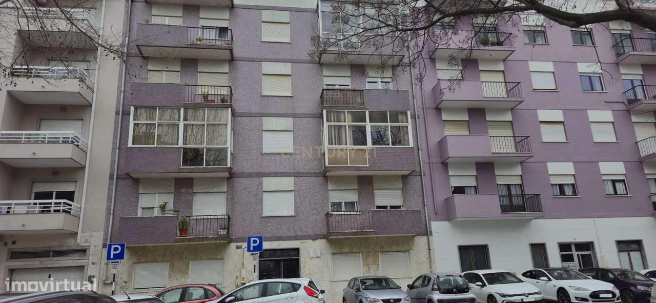 T3 em Almada com logradouro/ Excelente Localização-18