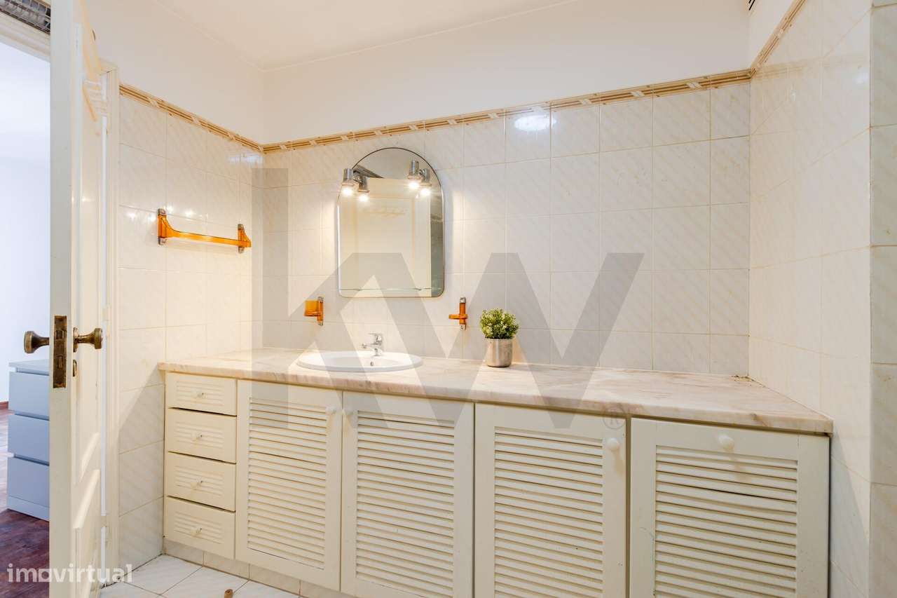 Apartamento T2 com Garagem Box e Vista Mar | Buzano – Parede-16