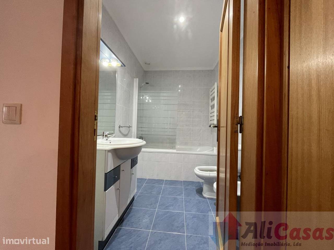 **Excelente Apartamento T2 C/Ampla varanda em Localização Privilegia-10