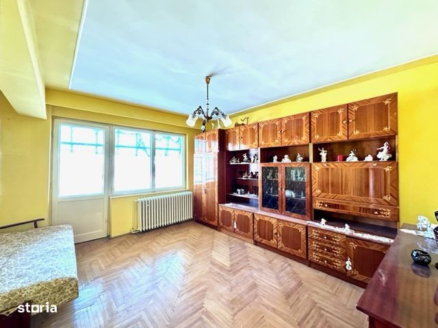 Apartament 3 camere 70 mp zona Spitalului Vechi Preț 52.000 Euro