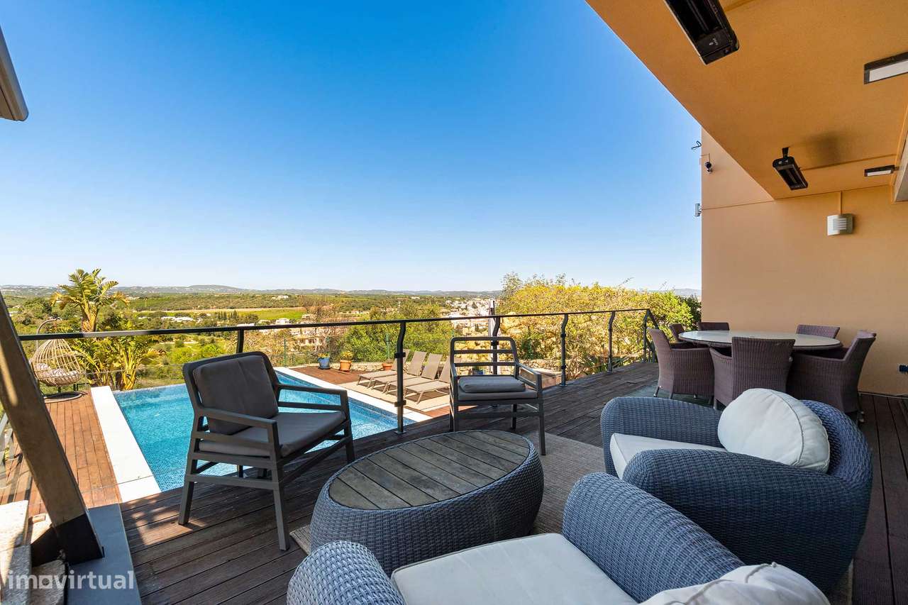 Moradia Encantadora com Piscina e Vistas Deslumbrantes sobre o Campo-16
