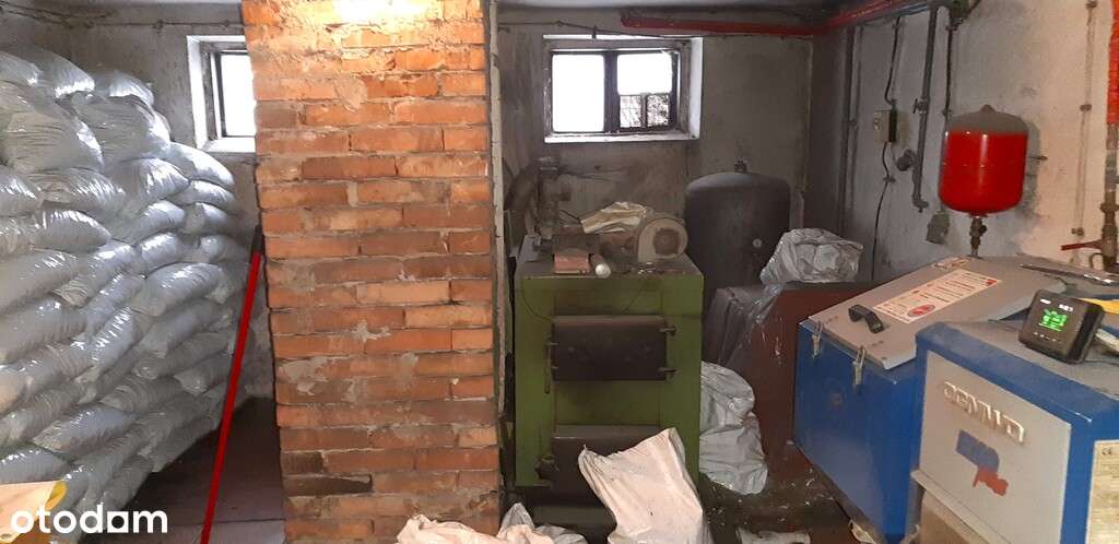 Dom, z lokalami komercyjnymi i in.-16