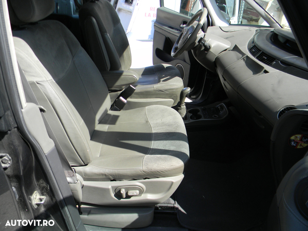 Dezmembrari  Renault ESPACE Mk 4  2002  > 0000 3.0 dCi (JK0J, JK0V) M - 11