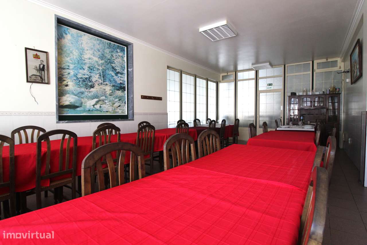 Loja, 582 m², Riachos-8
