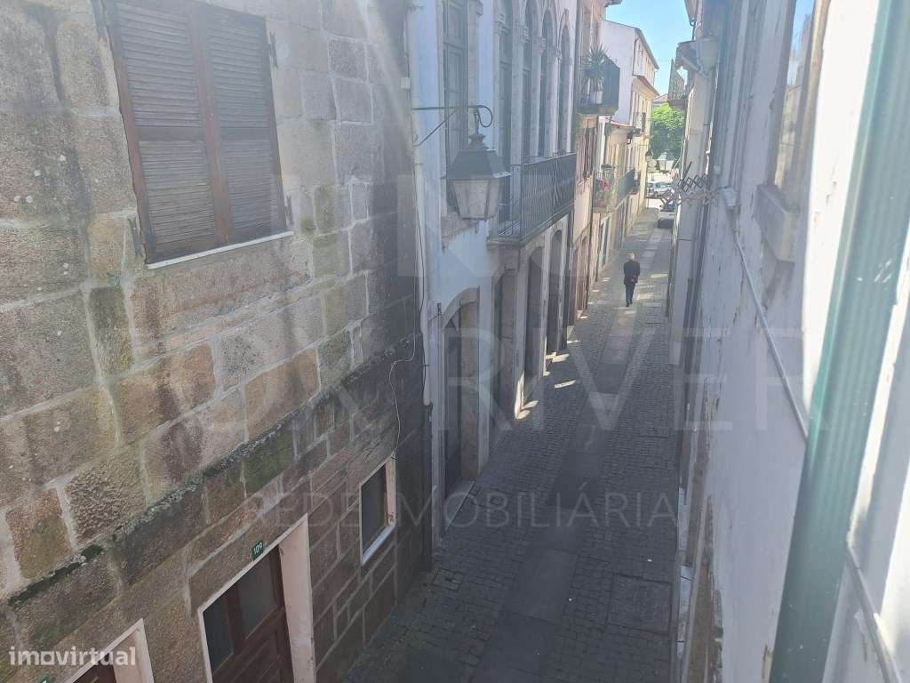 Prédio no Centro Histórico de Monção - Grande imagem: 5/21