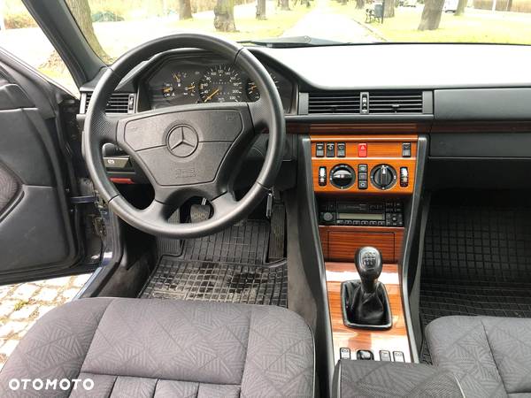 Mercedes-Benz W124 (1984-1993) - 12