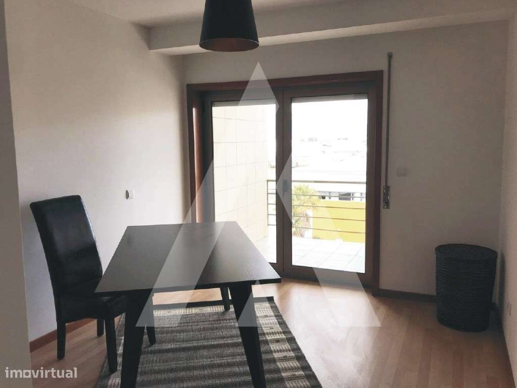 Apartamento T2 localizado perto do Centro comercial Glicínias!-17