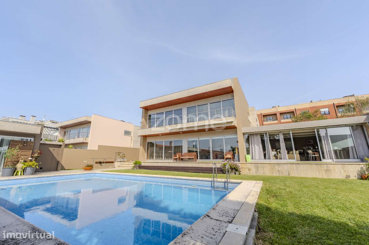 Moradia T5 com Piscina, 4 Suites e Garagem para 4 Carros em Esposende-26
