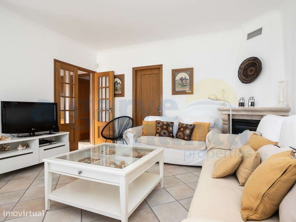 Moradia geminada T3 com Piscina Privada e Garagem - Praia da Lota-8