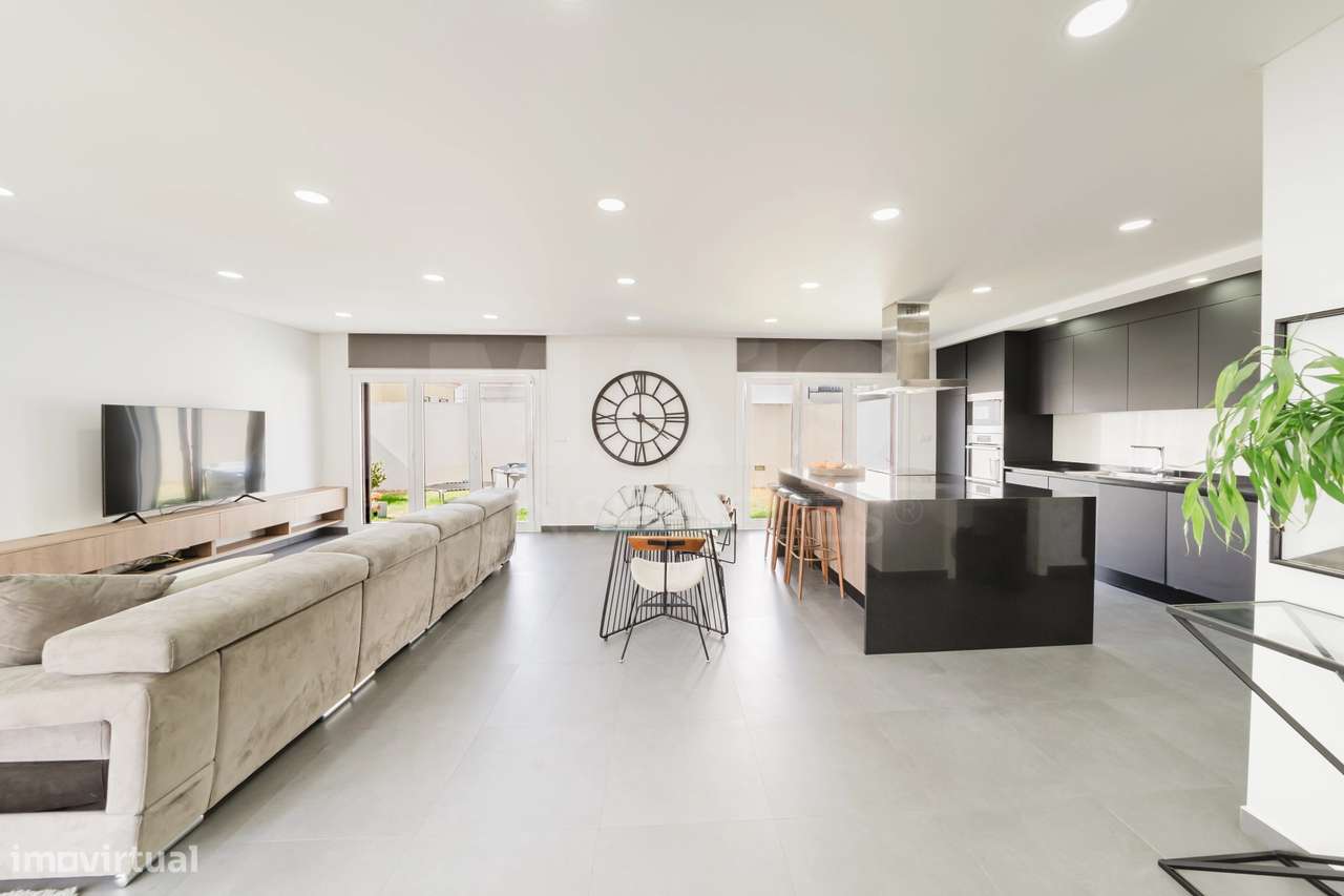 Moradia nova V4 em São João Da Talha - Grande imagem: 4/31