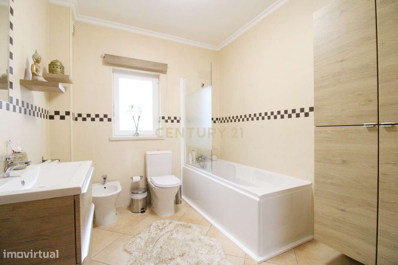 Moradia, Fernão Ferro, Seixal, com 3 Quartos-25