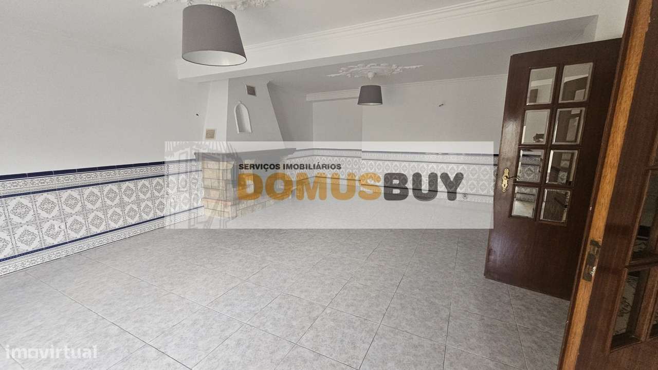 Oportunidade! Andar de Moradia T3 com Parqueamento e Cozinha Equipada - Grande imagem: 5/19