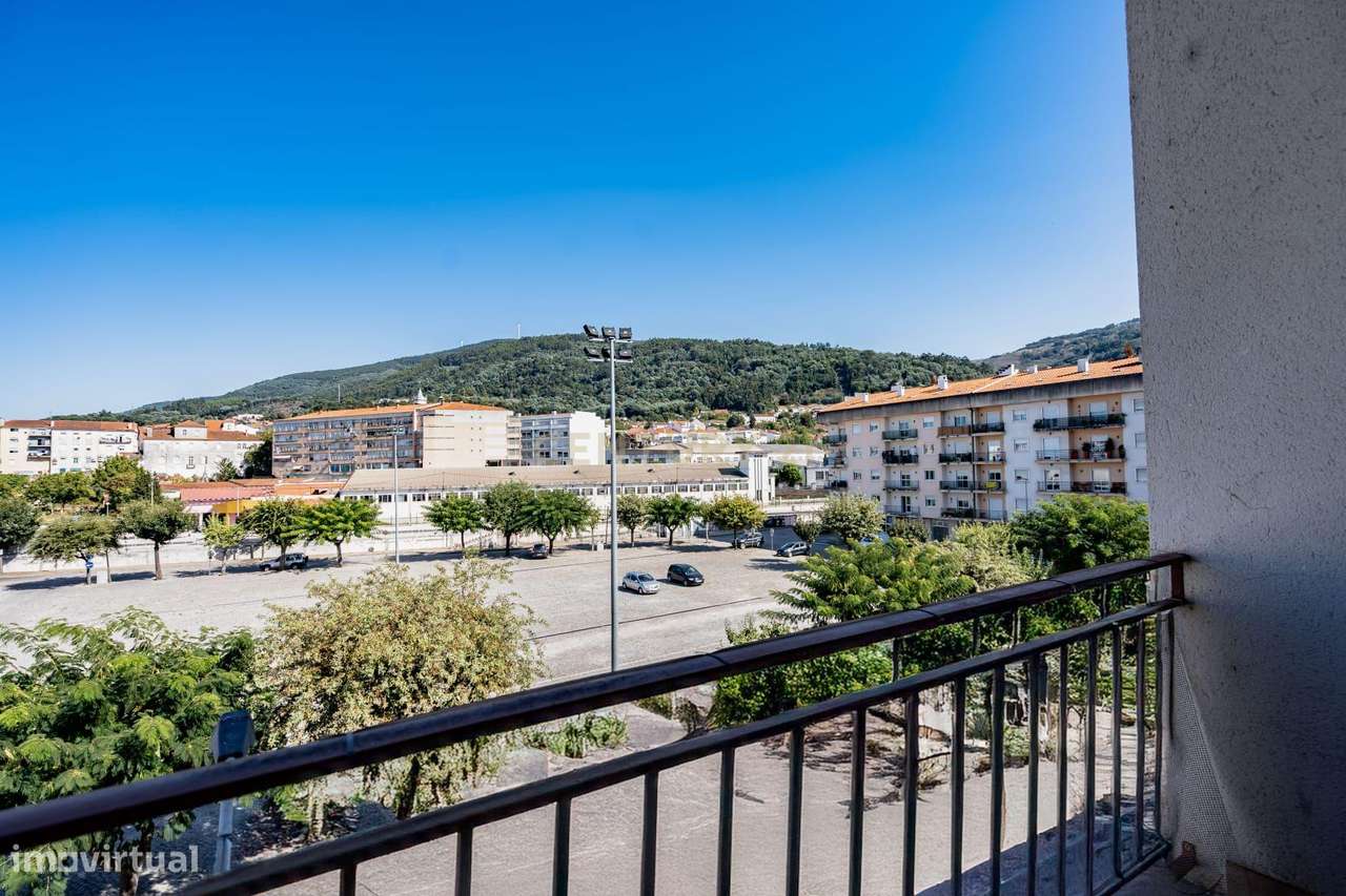 Apartamento T3 com elevador e garagem no centro da Lousã-27