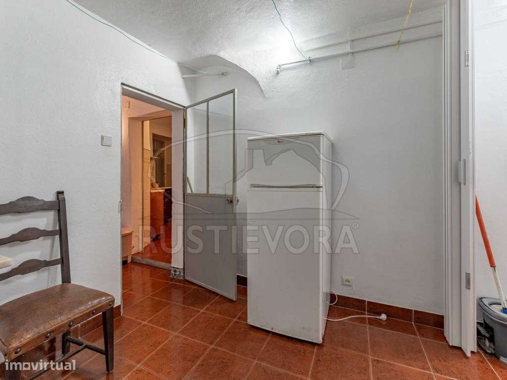 Moradia Unifamiliar T4 no Centro Histórico da Cidade - Potencial de...-33