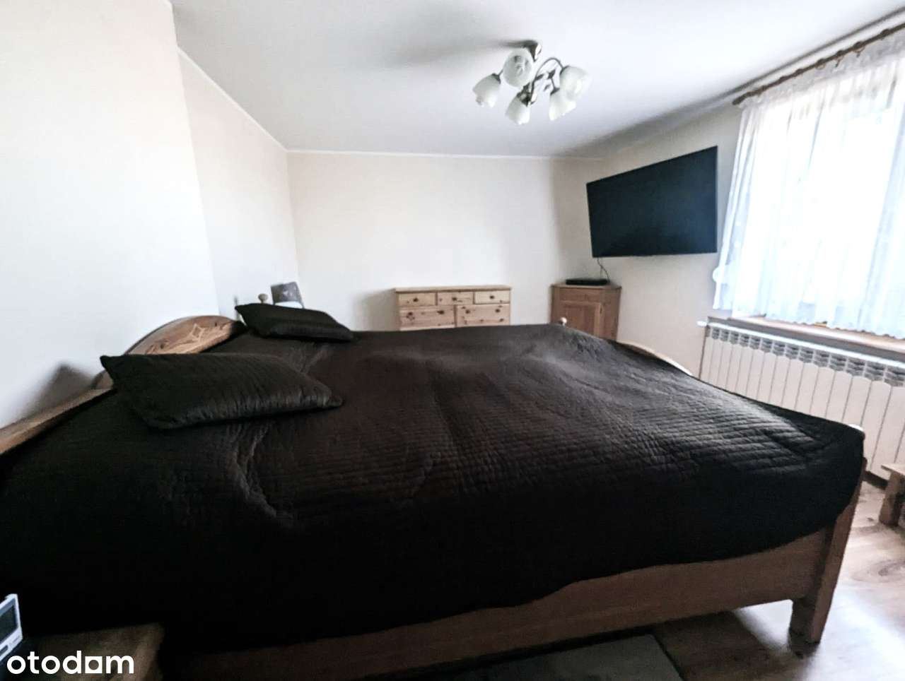 Nowoczesny dom z basenem i garażem w spokojnej okolicy-4