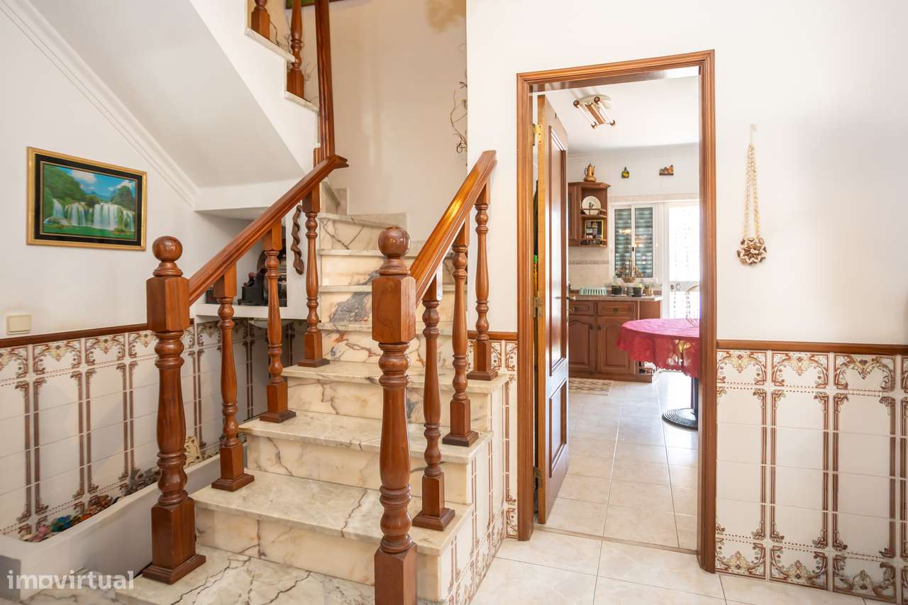 Moradia Geminada com Jardim, Cave e Garagem.-32