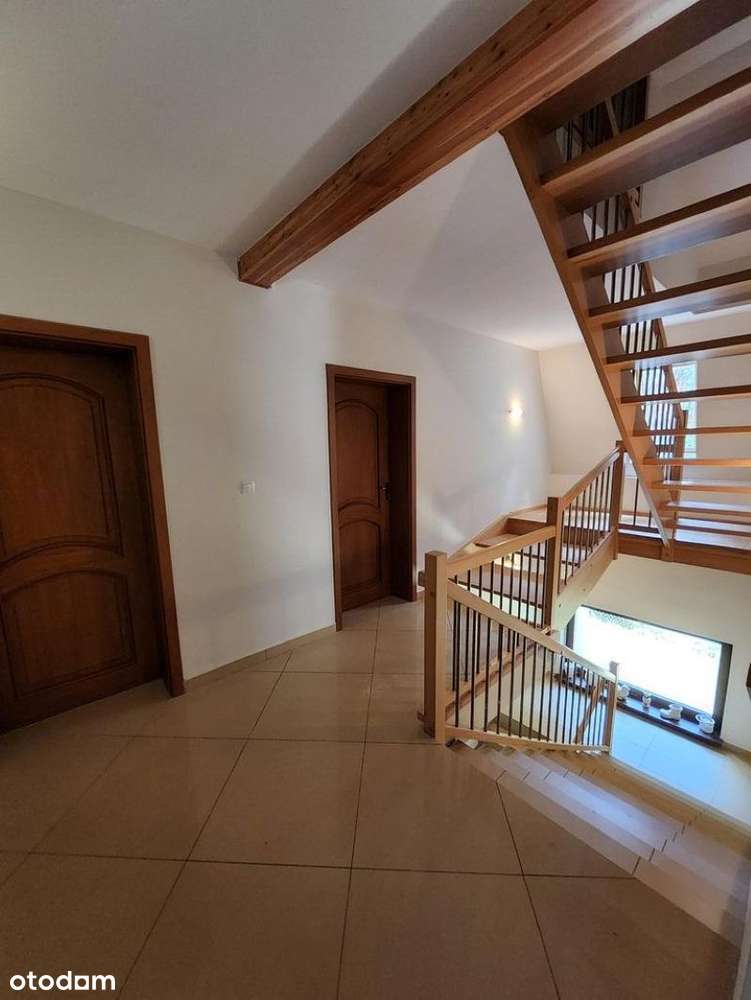 Uroczy pensjonat w lesie, blisko morza.-11