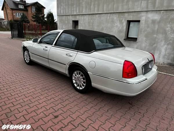 Lincoln Town Car - 13