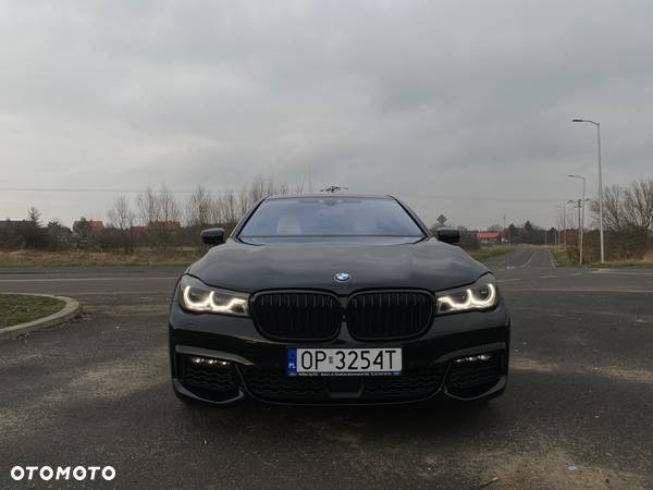 BMW Seria 7 750i xDrive - 24