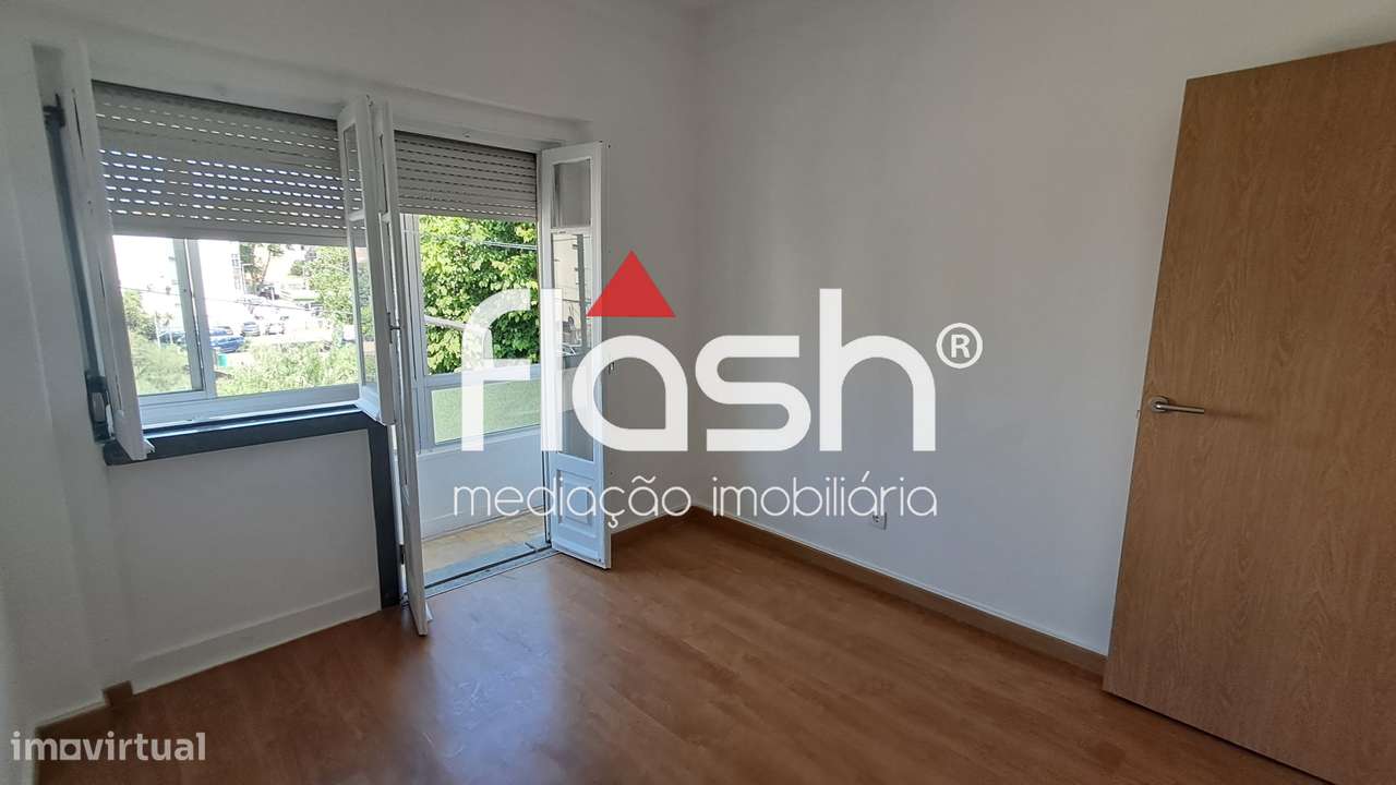 Apartamento T4 nas Mercês-25
