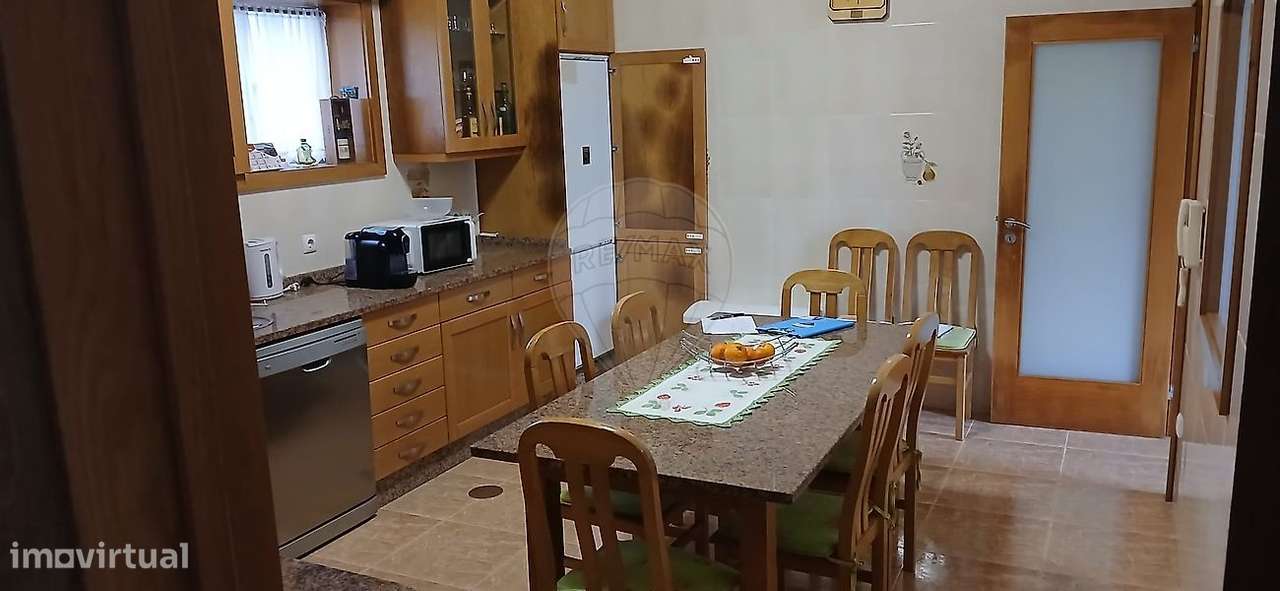 Moradia T4 para venda-10