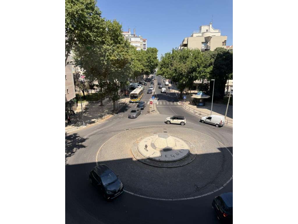 T3 Remodelado em Benfica | Conforto, Modernidade e Localização de E...-40