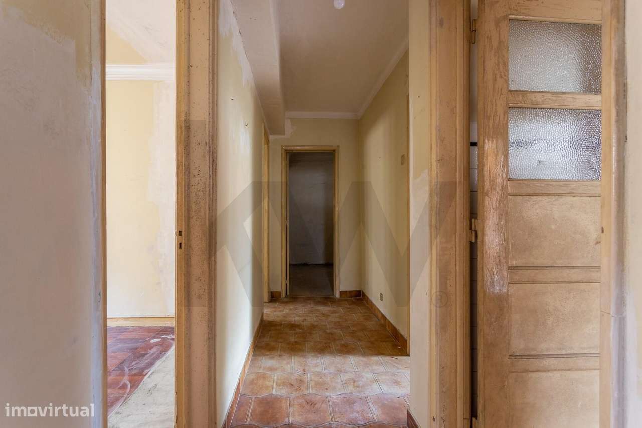 Moradia isolada para (sonhar e) remodelar | 300m2 área | Jardim à volt-31