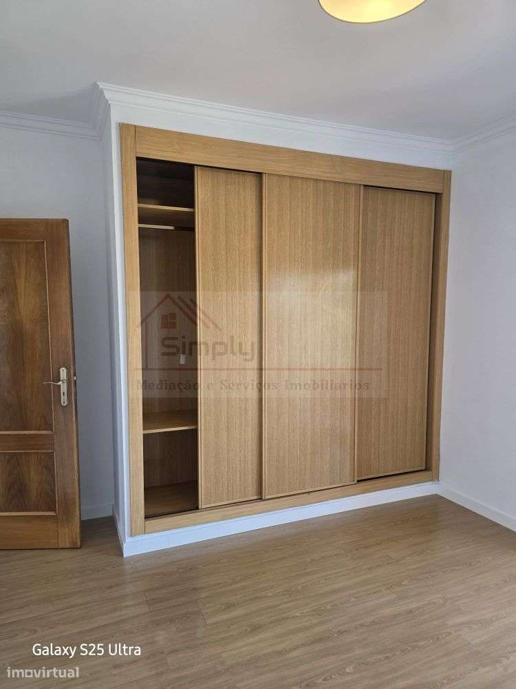 Moradia T4 com piscina e 900 m² de terreno na Quinta da Serralheira,-47