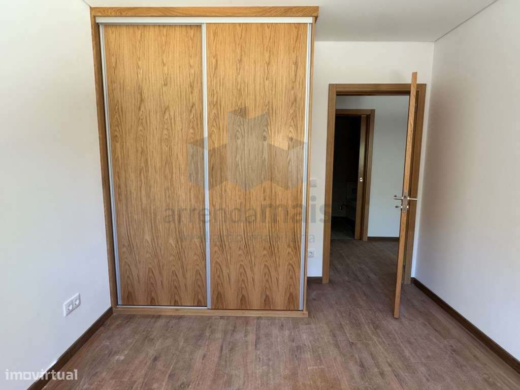 Vende-se T3 Novo com garagem-4